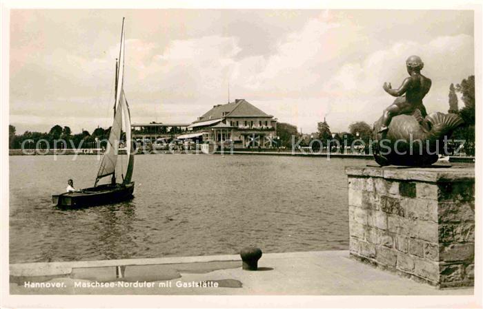 HANNOVER  CITY Maschsee Nordufer mit Gaststaette Skulptur Segelboot