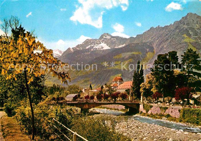 Meran Merano Passeggiata Promenade gegen Kurhaus und Texelgruppe