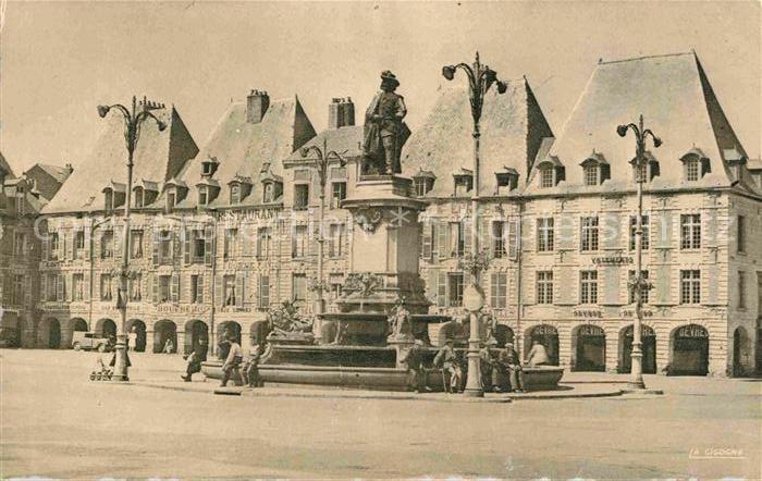 Charleville-Mezieres 08 Place Ducale Monument Charles de Gonzagues