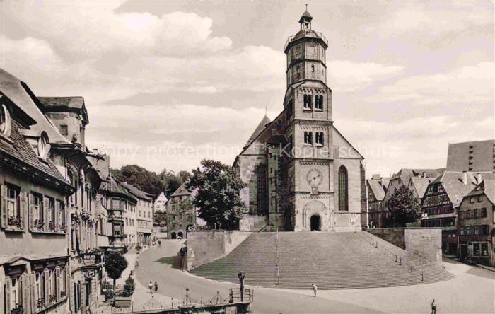 Schwaebisch Hall BW Michaeliskirche und Brunnen