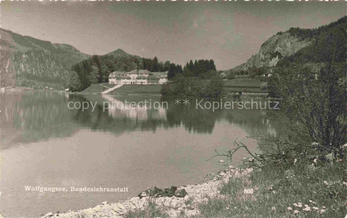 Wolfgangsee ST WOLFGANG  Oberoesterreich AT Uferpartie am See Bundeslehranstalt