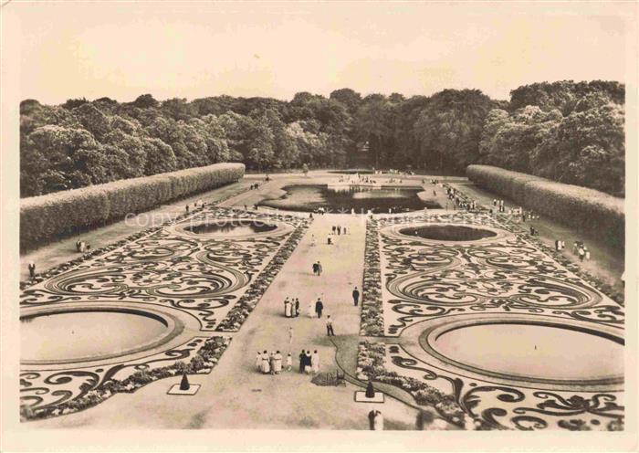 BRueHL (Schloss) Rheinland NRW Schloss Gartenparterre vor der Suedfront nach Ent
