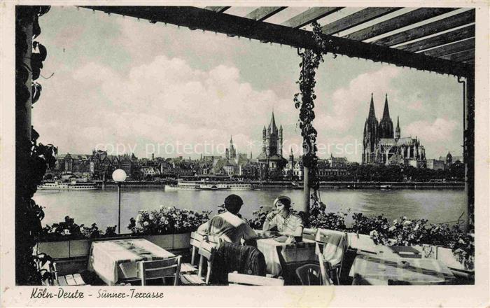 Deutz Koeln Suenner-Terrasse Blick ueber die Rhein zur Stadt mit Dom