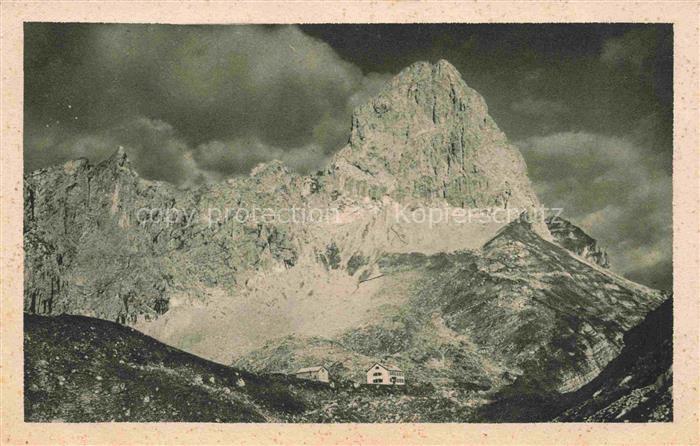 Schwaz Tirol AT Panorama Lamsenhuette mit Lamsenspitze Karwendelgebirge