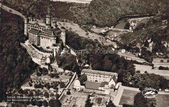 Balduinstein Schloss Schaumburg mit Blick auf Balduinstein und die Lahn