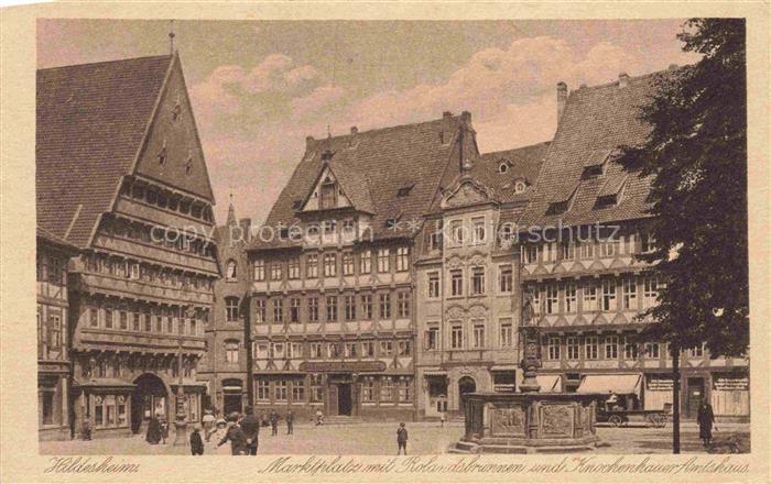 HILDESHEIM  CITY Marktplatz mit Rolandsbrunnen und Knochenhauer Amtshaus Histori