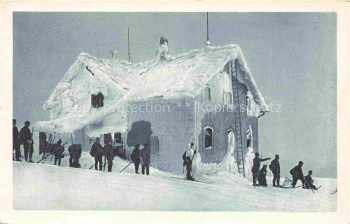 Reisalpenhaus 1398m Niederoesterreich AT Berghaus im Winter Skifahrer