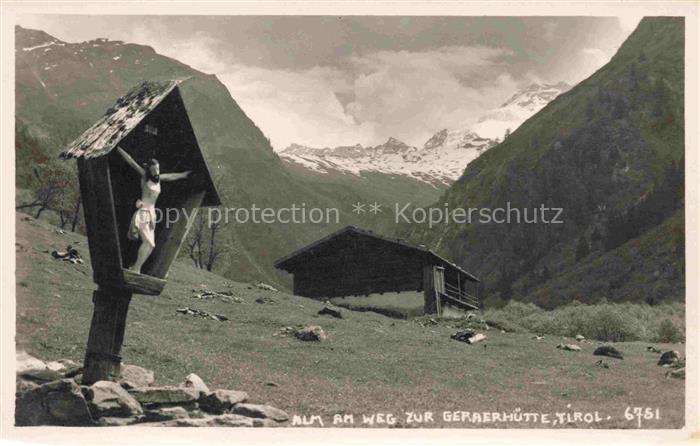 Neustift  Stubaital Tirol AT Alm am Weg zur Geraerhuette Stubaier Alpen