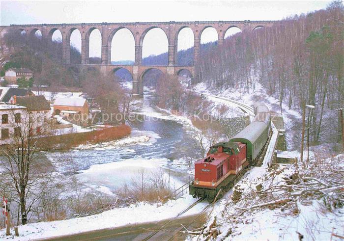 Wechselburg Sachsen Diesellokomotive 112 452 Personenzug am Goehrener Viadukt