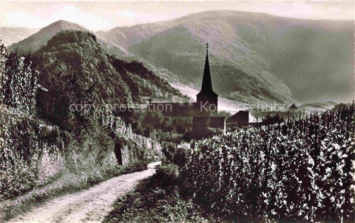 Mayschoss Ahr Rheinland-Pfalz Blick aus den Weinbergen Kirche