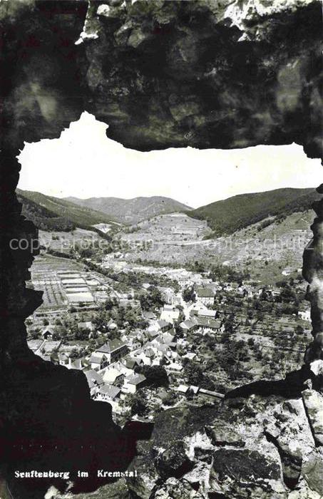 Senftenberg Kremstal Niederoesterreich AT Durchblick ins Tal Ort im Kremstal