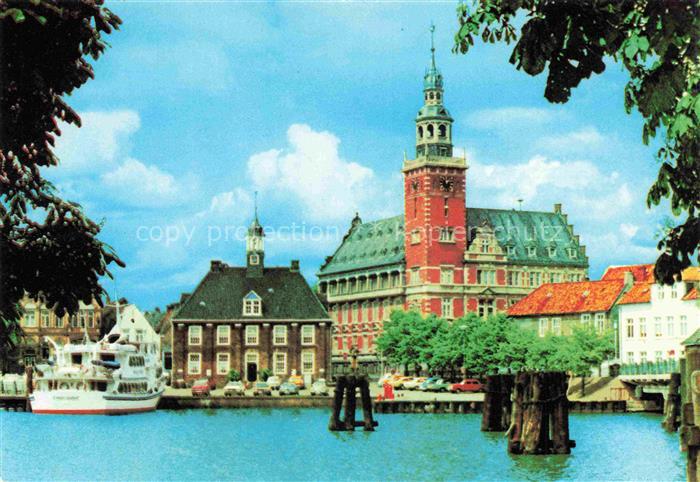 Leer Ostfriesland Hafen mit Rathaus