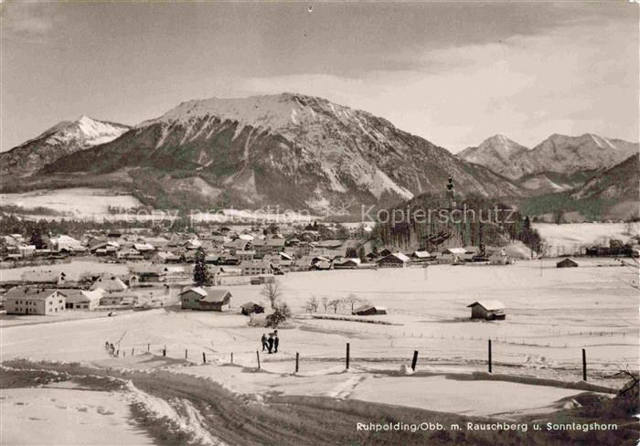 Ruhpolding Bayern Winterpanorama Blick gegen Rauschberg und Sonntagshorn