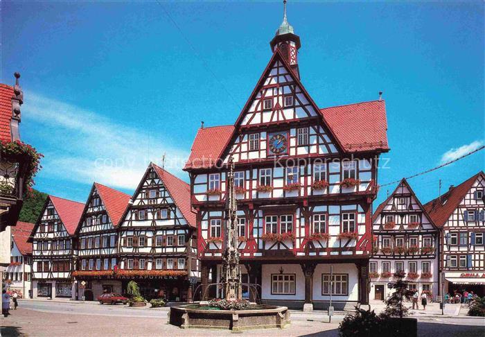 Bad Urach BW Rathaus mit Marktbrunnen Fachwerkhaeuser