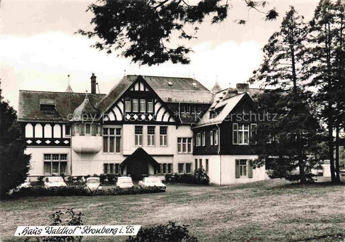 Cronberg Kronberg Taunus Hessen Haus-Waldhof Villa Fachwerk Parkanlage Baeume Au