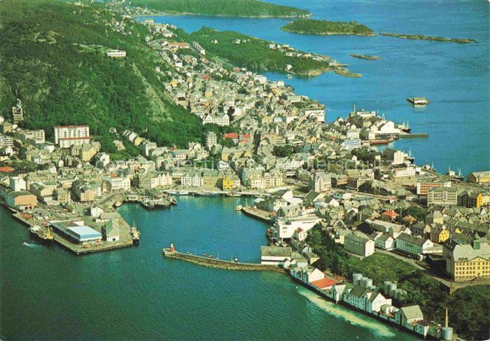 Alesund Norge Flyfoto Hafen Fjord Insel Stadtpanorama Jugendstil Schiffe