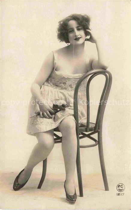Foto PC Paris Nr. 1217 Frau Pose