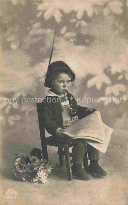 Foto RKL Nr. 3539/5 Kind Zeitung