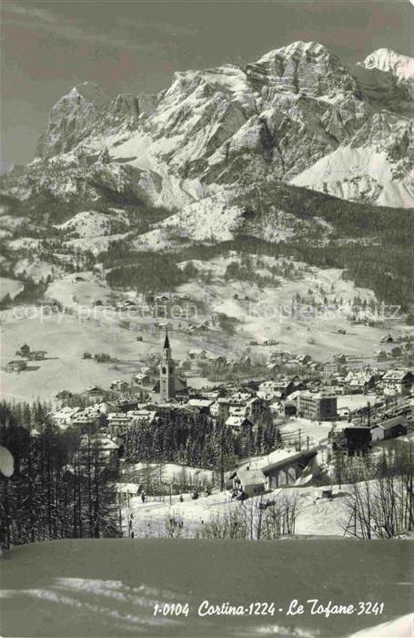 Cortina d Ampezzo Veneto IT Le-Tofane Dolomiten Winterlandschaft Schnee Kirchtur