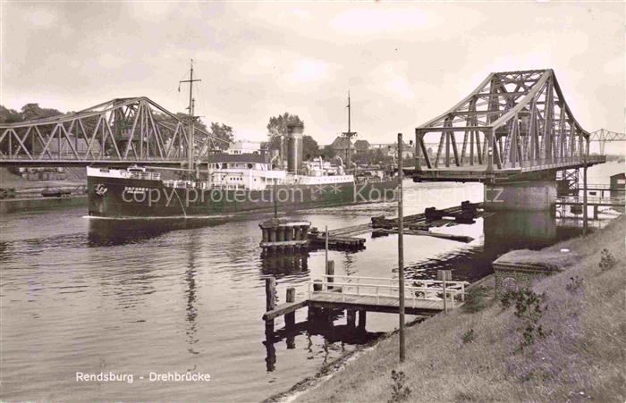 Rendsburg Schleswig-Holstein Drehbruecke Nord-Ostsee-Kanal Frachter Schiff Stahl