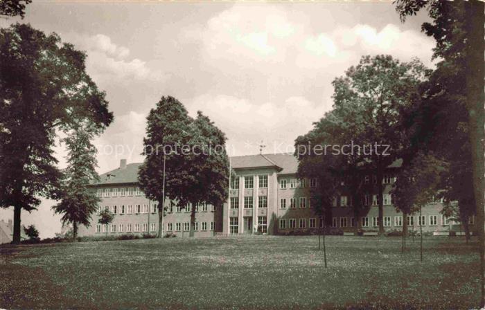 Oldesloe Bad Kreishaus Verwaltungsgebaeude Baeume Park Rasen Wiese