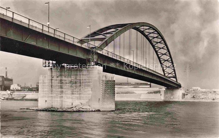 Rheinhausen  DUISBURG NRW Rheinbruecke Rhein Stahlbogenbruecke Brueckenpfeiler I