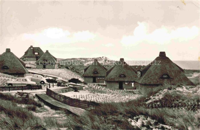 Hoernum Sylt Reetdachhaeuser Duenen Heide Nordsee Autos Zaun