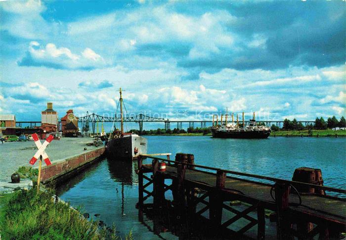 Rendsburg Schleswig-Holstein Nord-Ostsee-Kanal Kreishafen Hochbruecke Getreidesp