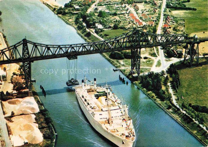 Rendsburg Schleswig-Holstein Hochbruecke Nord-Ostsee-Kanal Schwebefaehre Passagi