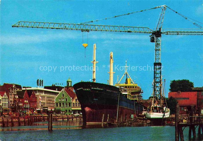 HUSUM  Nordfriesland Norsee Schleswig-Holstein Hafen Werftbetrieb Frachtschiff K