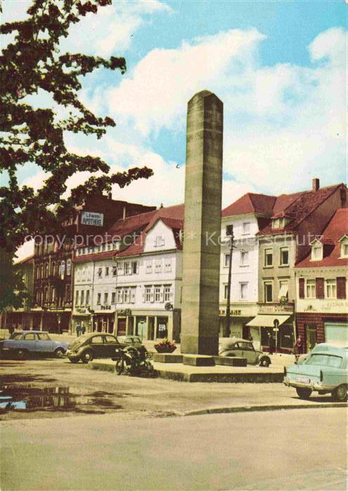 Durlach Karlsruhe Baden BW Marktplatz Stele Obelisk Geschaefte Fachwerkhaeuser S