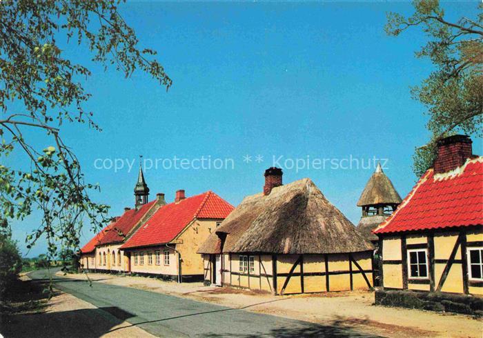 Alt Damp Schleswig-Holstein Reetdach Fachwerk Kirche Dorfstrasse Rote-Ziegeldaec