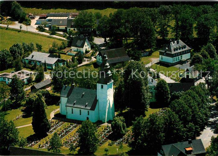 Wormbach Schmallenberg Pfarrkirche St. Peter und Paul Friedhof Lindenkranz