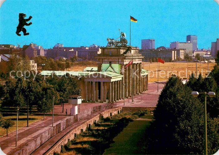BERLIN CITY Brandenburger Tor Ostberlin mit der Mauer