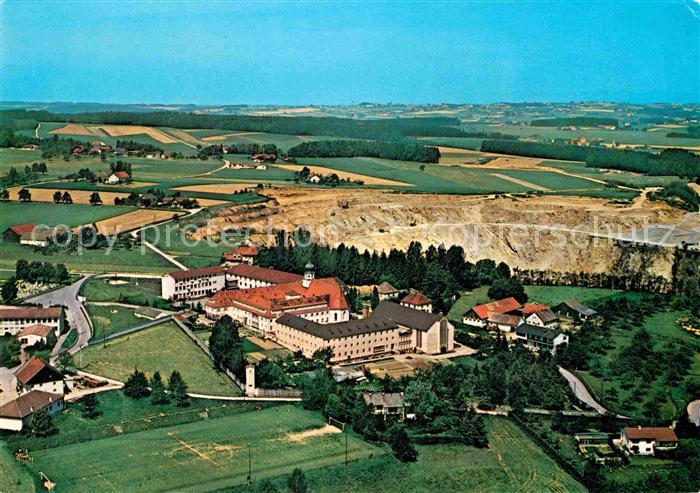 Neustift Vilshofen Niederbayern Fliegeraufnahme Schule und Kloster der Benedikti