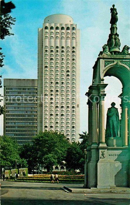 Montreal Quebec Square Dominion Chateau Champlain Architecture moderne Statue Mo