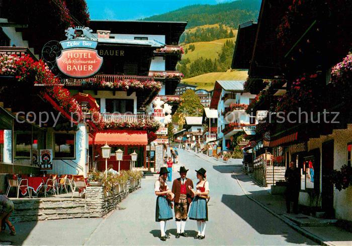 Saalbach-Hinterglemm Ortsstrasse Hotel Cafe Restaurant Trachten Sommerfrische