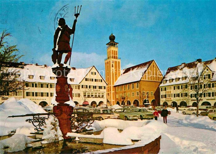 FREUDENSTADT BW Marktplatz mit Neptunbrunnen und Rathaus im Winter Kurort im Sch