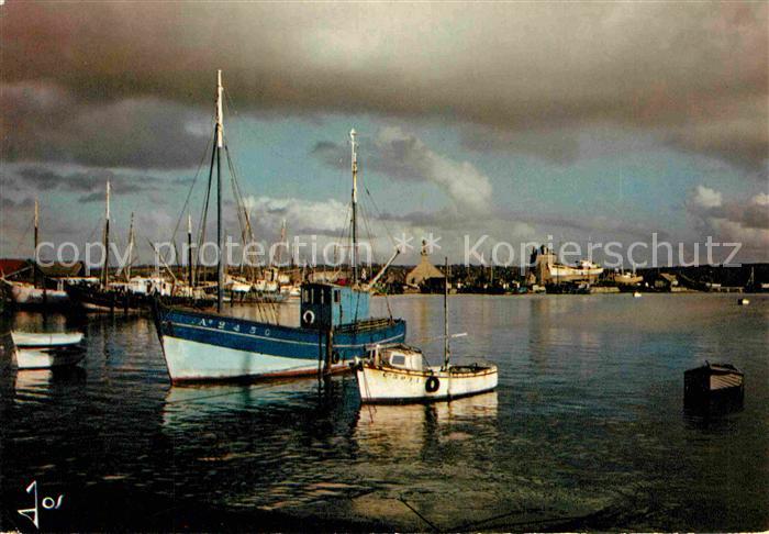 Camaret-sur-Mer Bateaux de peche devant le Sillon Collection La Bretagne en Coul