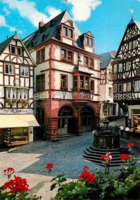 BERNKASTEL-KUES Berncastel Rheinland-Pfalz Michaelsbrunnen Rathaus Markt