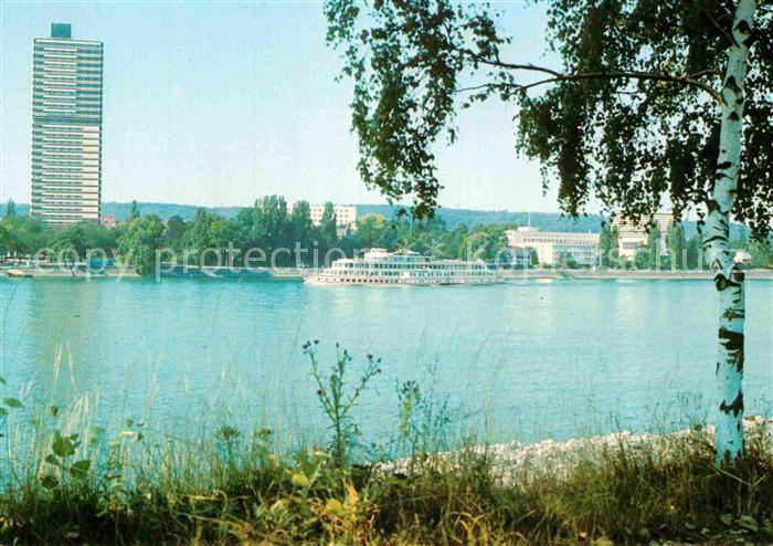 Bonn Rhein Buerohaus des Bundestages und Bundeshaus Rheinfaehre