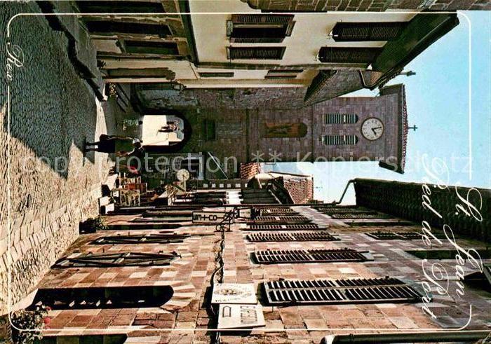 Saint-Jean-Pied-de-Port Rue de la citadelle avec le clocher de l'eglise