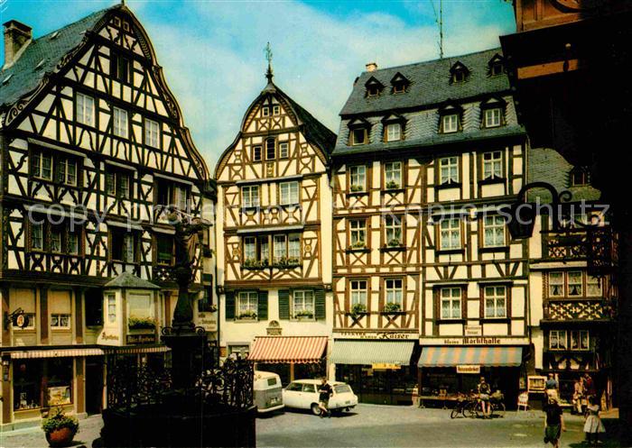 BERNKASTEL-KUES Berncastel Rheinland-Pfalz Marktplatz Fachwerk