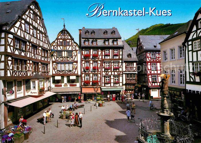 BERNKASTEL-KUES Berncastel Rheinland-Pfalz Marktplatz Fachwerk St. Michaelisbrun