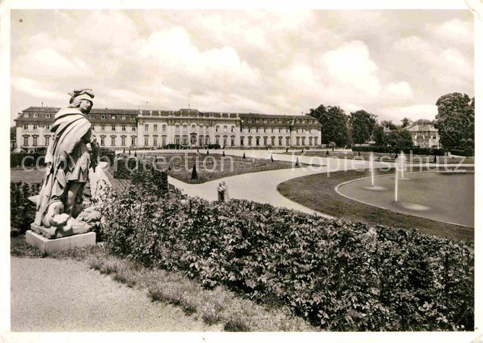 Ludwigsburg Wuerttemberg Barocke Gartenanlage an der Suedfront des Schlosses