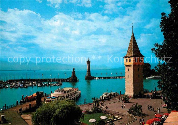 Lindau Bodensee Hafeneinfahrt mit altem Leuchtturm