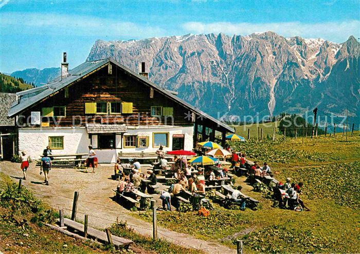 Muehlbach Hochkoenig Mittenfeld Alm am Hochkoenig im Hintergrund Tennengebirge