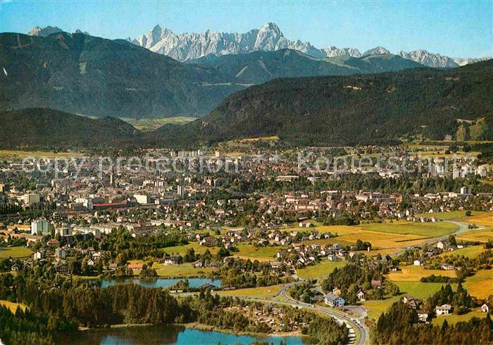 Villach Kaernten mit Julischen Alpen im Vordergrund Vassachersee St Leonhard See