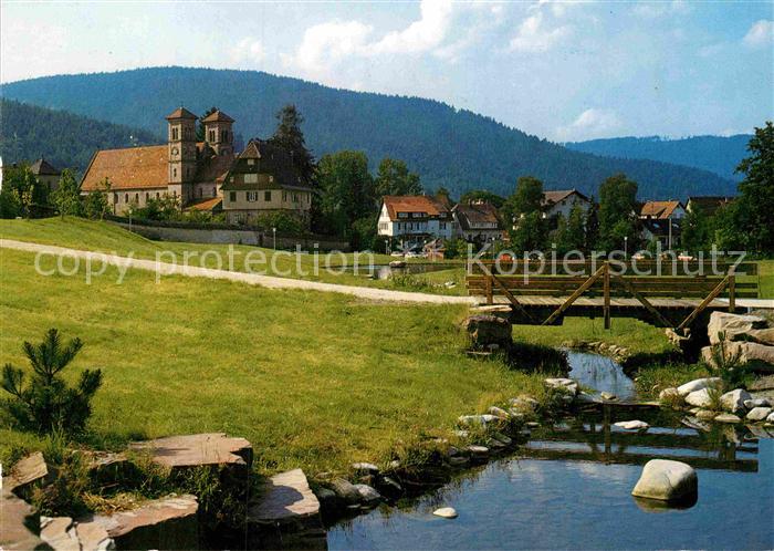 Klosterreichenbach Partie am Bach Holzbruecke Blick zur Kirche Luftkurort im Sch
