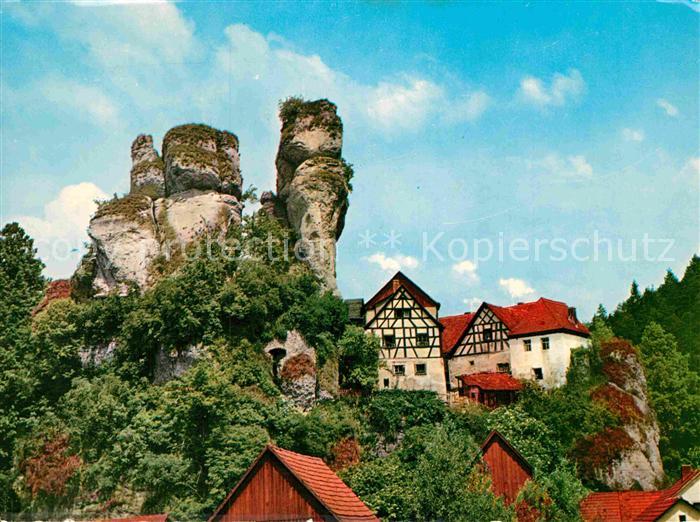 Tuechersfeld Felsen Felsendorf Fraenkische Schweiz